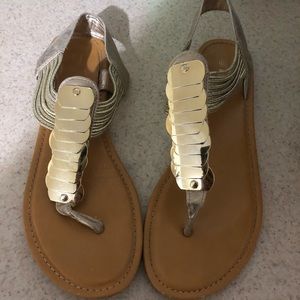 Women’s sandal gold front stripe